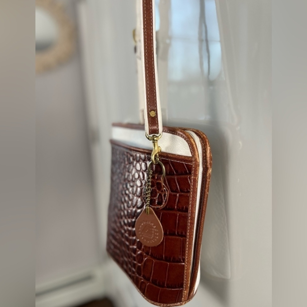 American Exec Brown&White Croc Embossed Leather Adjustable Crossbody Bag - Picture 6 of 11